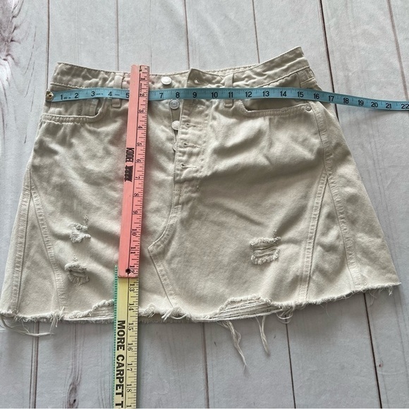 We The Free Women's Khaki Denim Mini Skirt Size 30 Casual Distressed Frayed Hem - Picture 9 of 14